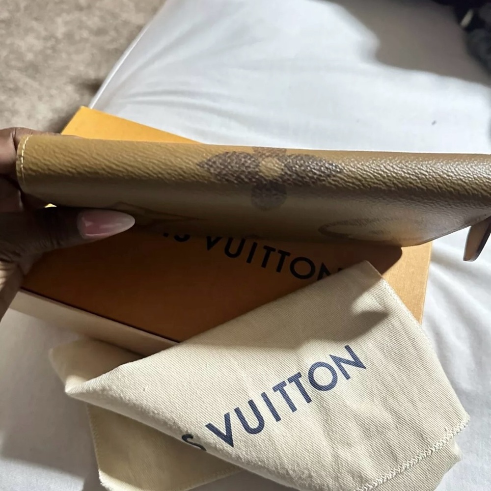 Louis Vuitton MONOGRAM REVERSED GIANT ZIPPY CONTINENTAL